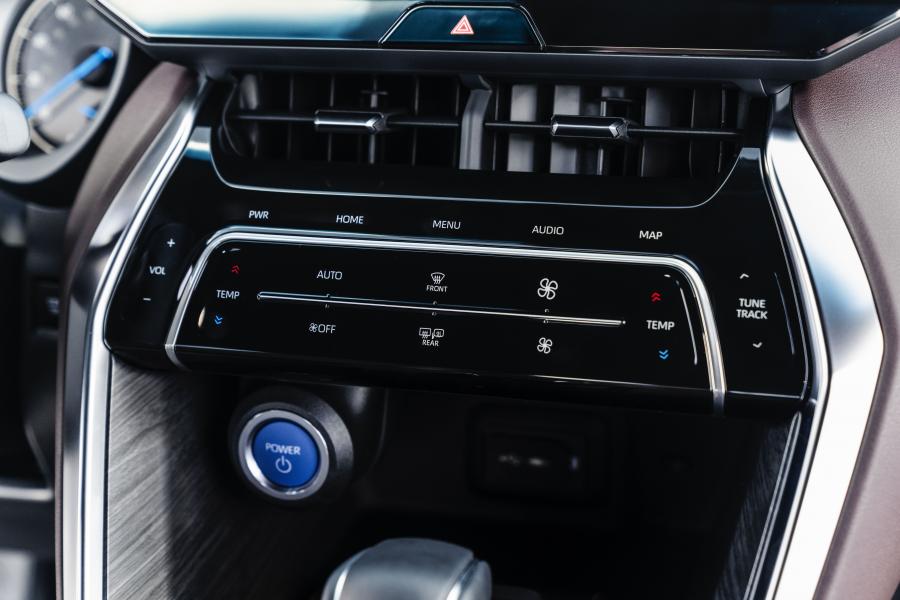 Детали интерьера Toyota Venza Hybrid XLE 2020 года  (фото 18 из 35)